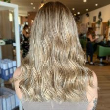 Coupe de cheveux pour femme et changement de couleur de cheveux à Chambly - chez Salon La Ruelle